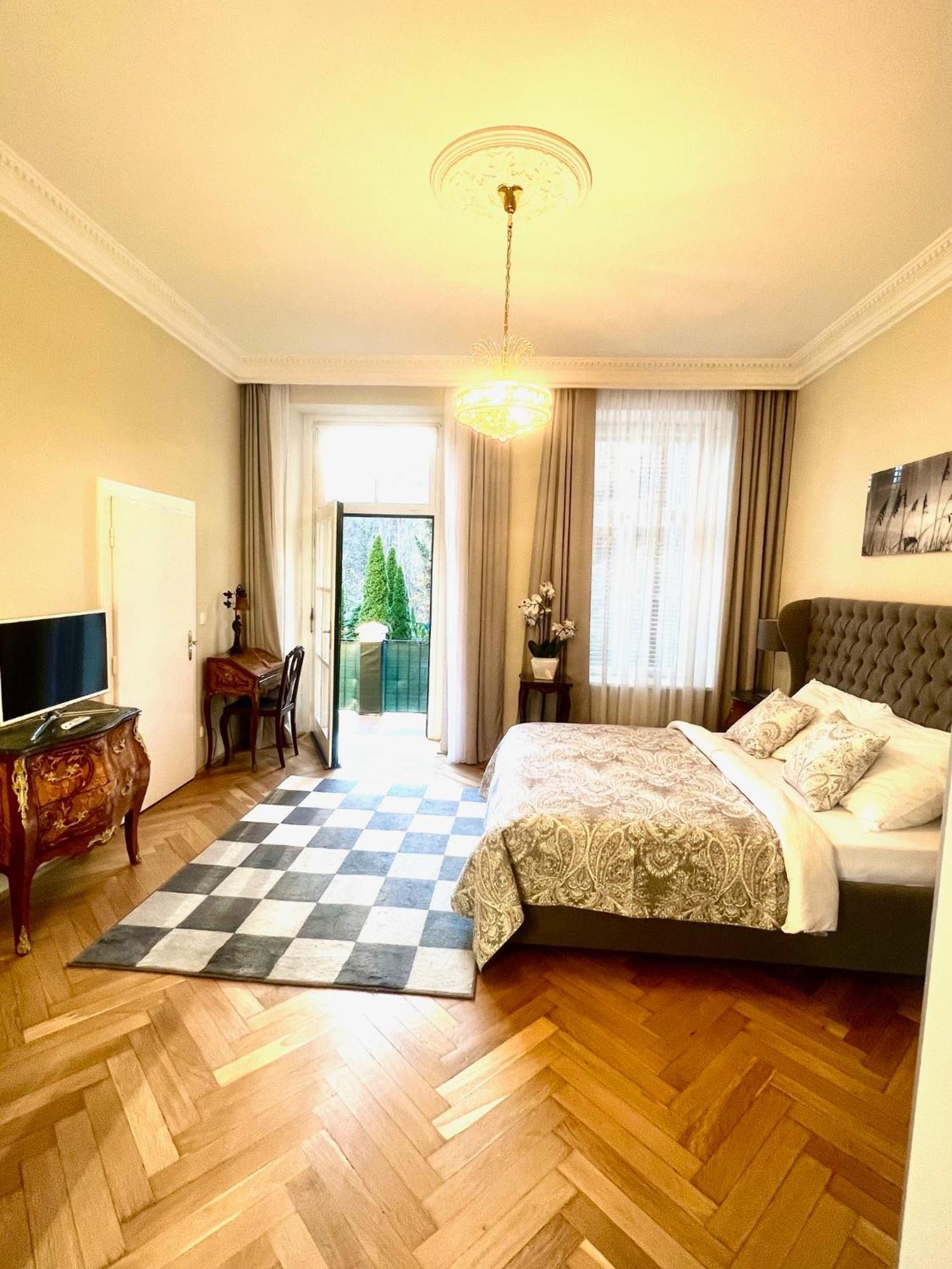 Wienerwald Residenz Baden Buitenkant foto
