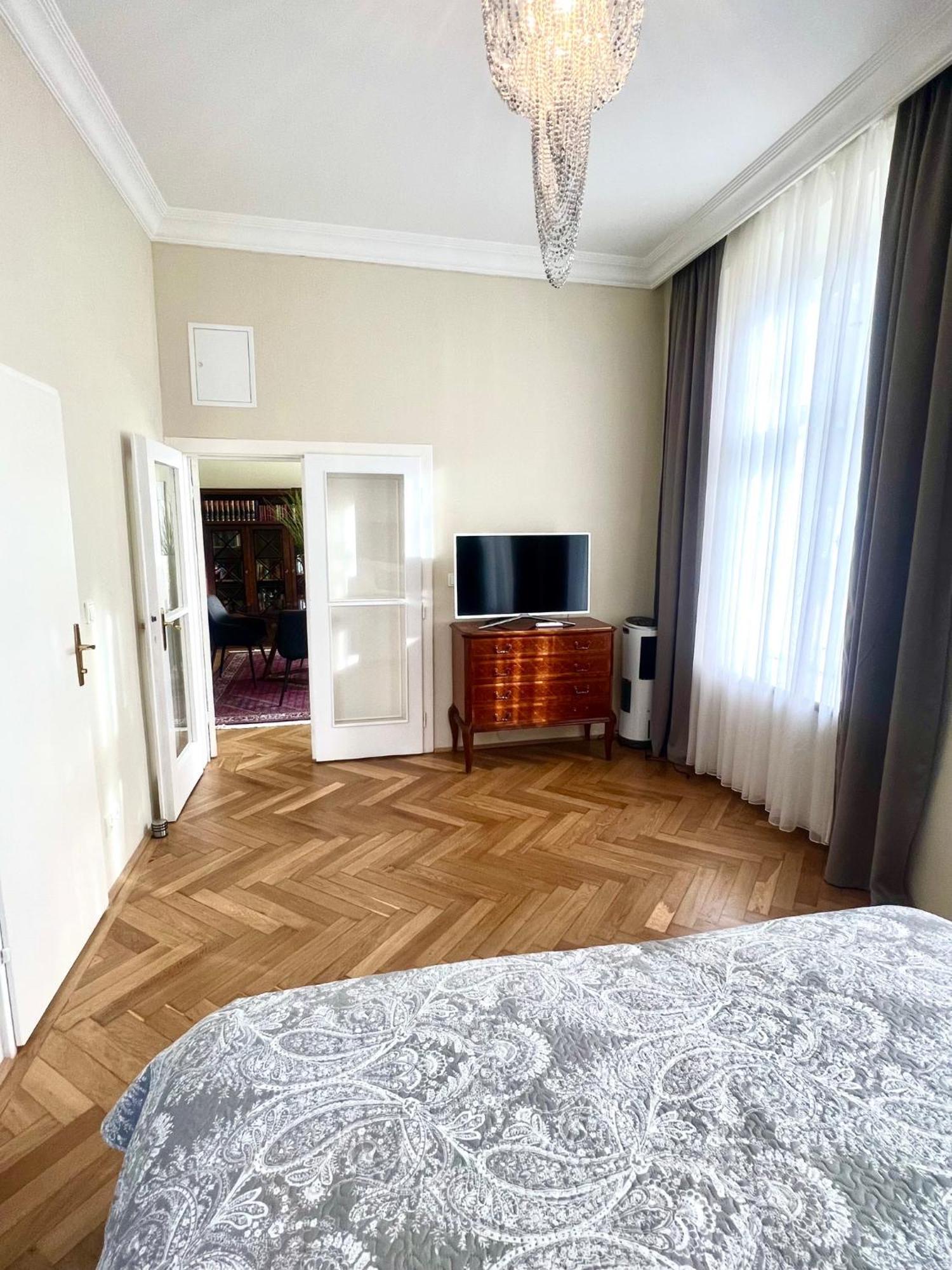 Wienerwald Residenz Baden Buitenkant foto